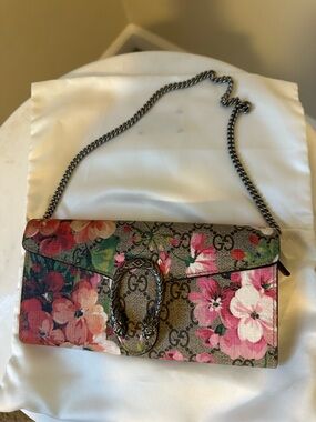 Gucci Floral GG Supreme Chain Wallet in Pink and Green